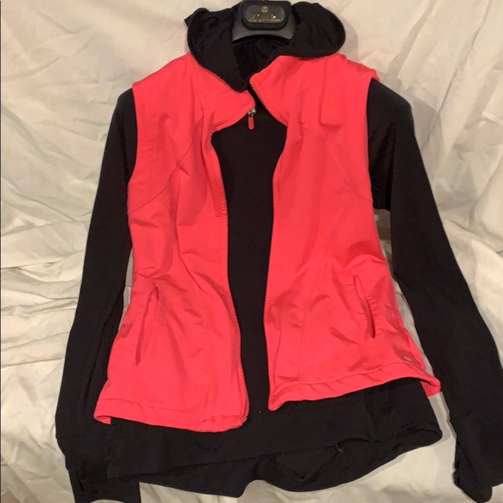 Gap athletic tops